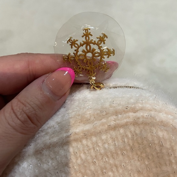 2 Chanel Cosmetic Pouches- Gold Emblem on Cream Fabric - Picture 3 of 5